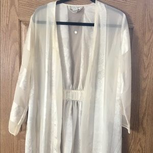 Morgan Taylor intimates ivory robe
